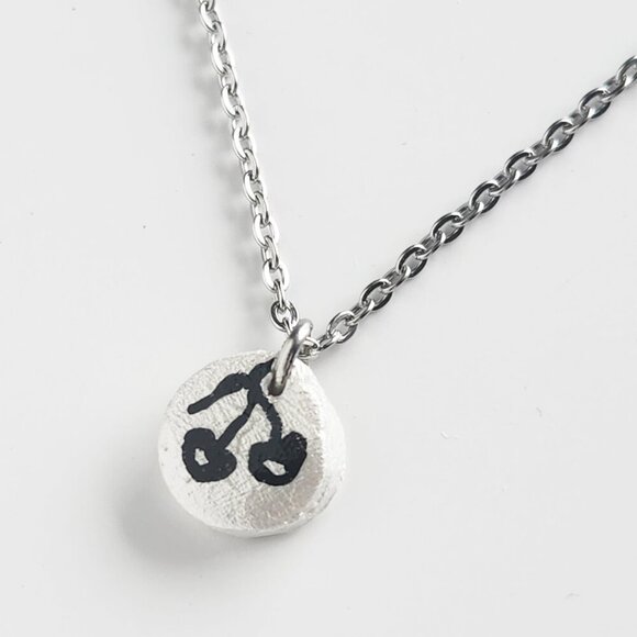 Dainty mini black cherry iridescent necklace with a small silver chain - Picture 1 of 10